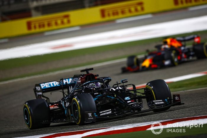 Lewis Hamilton, Mercedes F1 W11, Max Verstappen, Red Bull Racing RB16