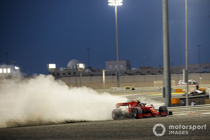 Charles Leclerc, Ferrari SF1000, se va a la grava
