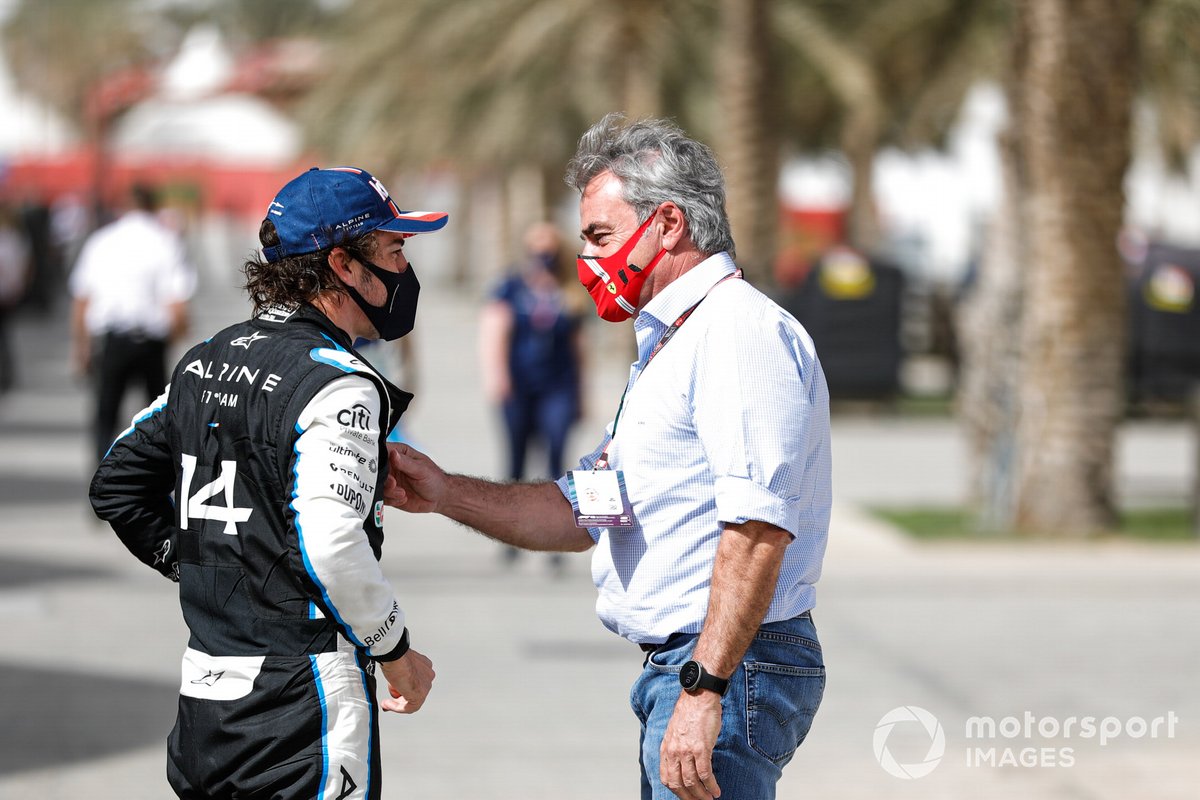 Fernando Alonso, Alpine F1, chats with Carlos Sainz Sr. in the paddock