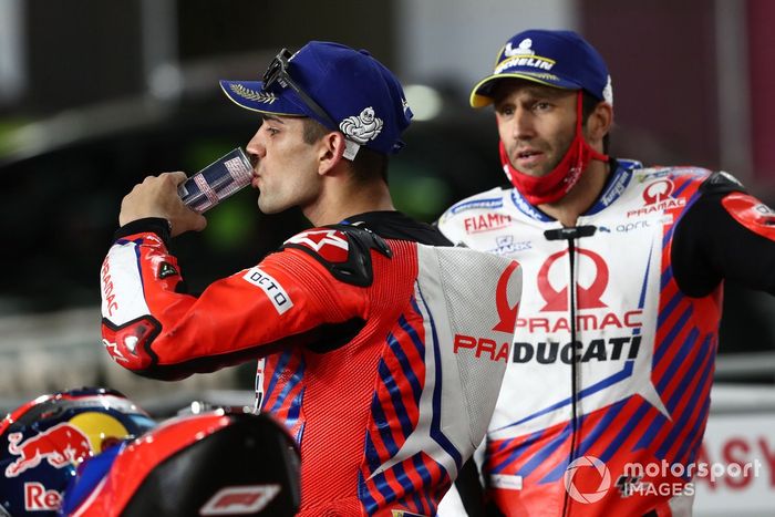 Tercer lugar Jorge Martín, Pramac Racing, y el segundo lugar Johann Zarco, Pramac Racing