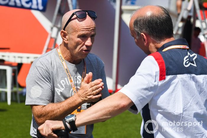 Randy Mamola, ex piloto profesional de motos en el paddock