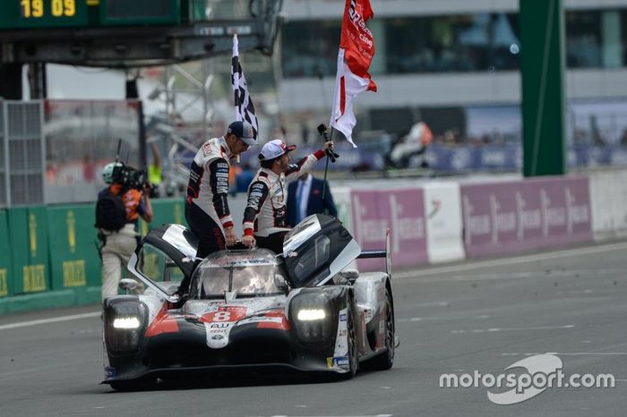 Ganadores #8 Toyota Gazoo Racing Toyota TS050: Sébastien Buemi, Kazuki Nakajima, Fernando Alonso