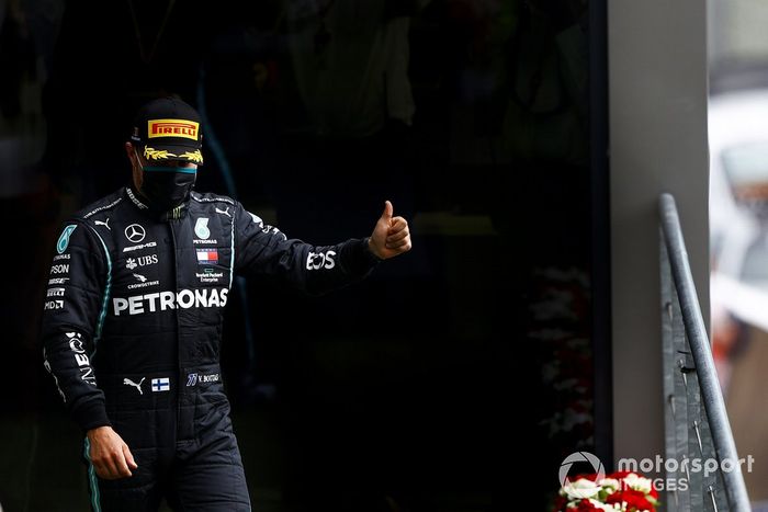 Podio: ganador Lewis Hamilton, Mercedes-AMG F1