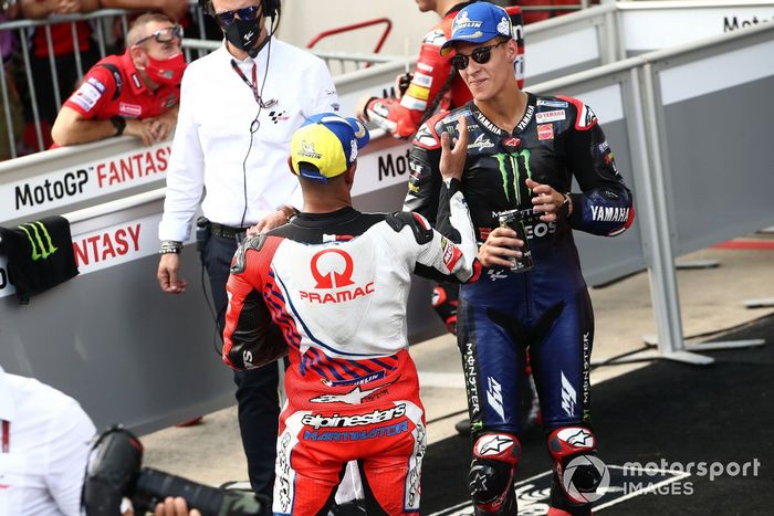 Ganador de la pole Jorge Martín, Pramac Racing, segundo puesto Fabio Quartararo, Yamaha Factory Racing