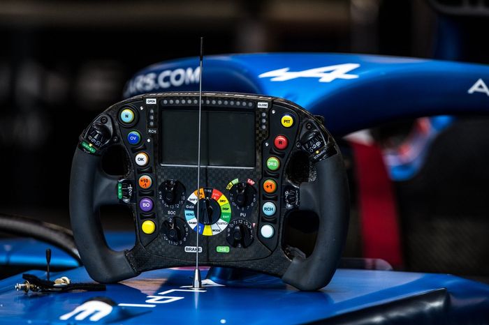 Volante del coche de Fernando Alonso, Alpine A521