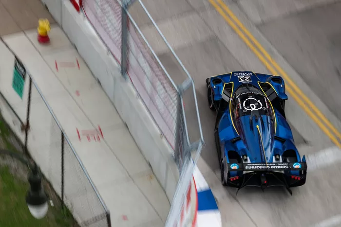 #23 Aston Martin Thor Team Aston Martin Valkyrie: Ross Gunn, Roman De Angelis