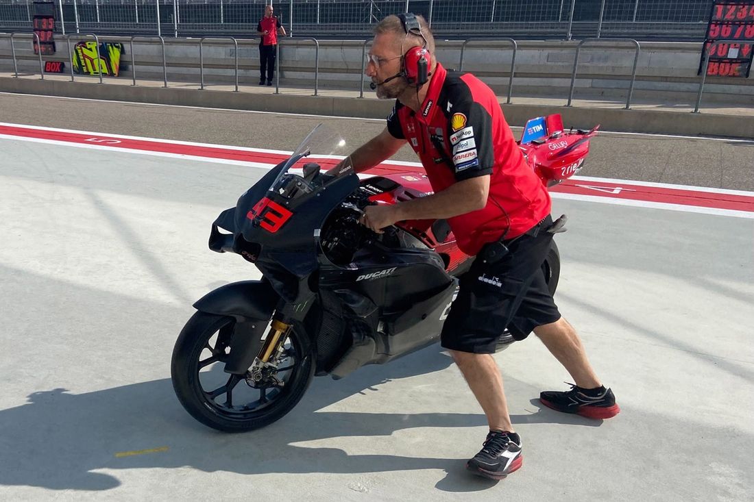 Detalles de la moto del Ducati Team