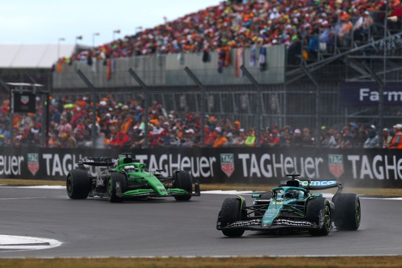 Nico Hulkenberg, Sauber, Lance Stroll, Aston Martin Racing