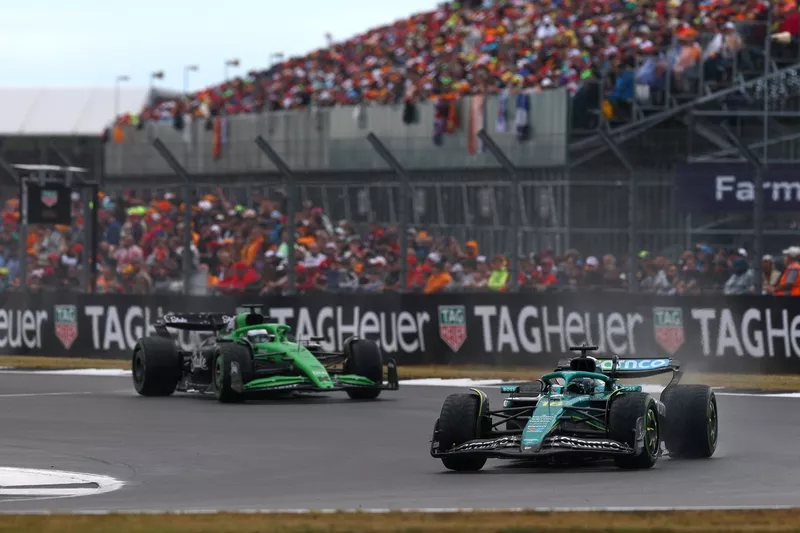 Nico Hulkenberg, Sauber, Lance Stroll, Aston Martin Racing