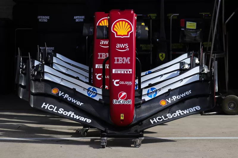 Détail des ailes avant de Ferrari