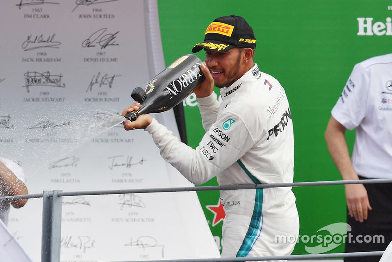 Dono de 68 vitórias, Lewis Hamilton subiu no pódio 127 vezes em 221 GPs