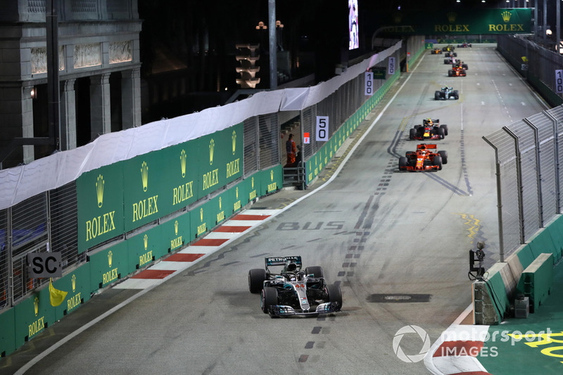 Lewis Hamilton, Mercedes AMG F1 W09 EQ Power+, Sebastian Vettel, Ferrari SF71H, Max Verstappen, Red Bull Racing RB14