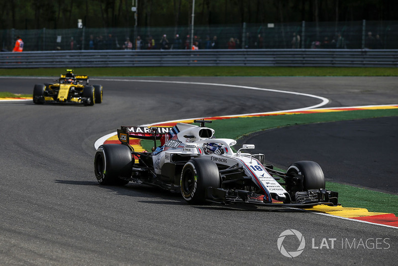 Lance Stroll, Williams FW41 y Carlos Sainz Jr., Renault Sport F1 Team R.S. 18