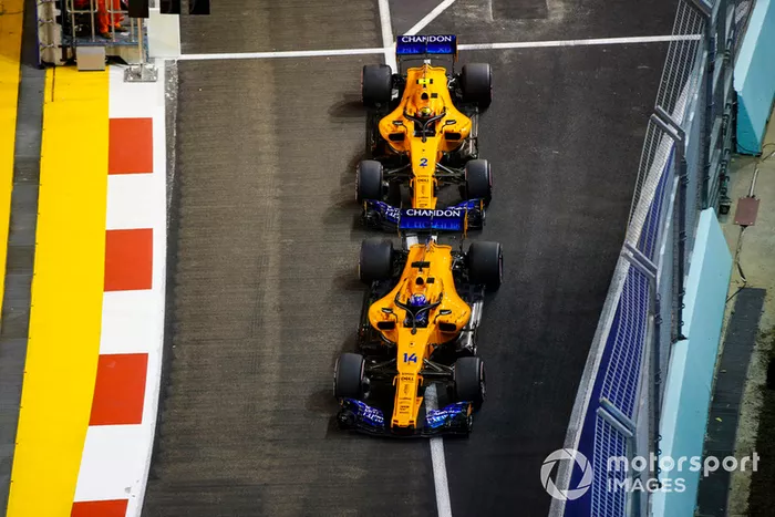 Fernando Alonso, McLaren MCL33,  Stoffel Vandoorne, McLaren MCL33