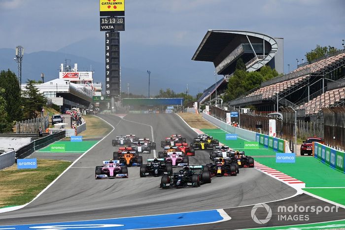 Arrancada Lewis Hamilton, Mercedes F1 W11 , leads Valtteri Bottas, Mercedes F1 W11 , Max Verstappen, Red Bull Racing RB16, Lance Stroll, Racing Point RP20, Sergio Pérez, Racing Point RP20