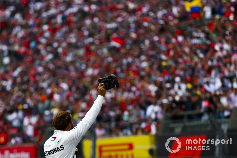 Lewis Hamilton, Mercedes AMG F1, merayakan gelar juara dunia kelimanya