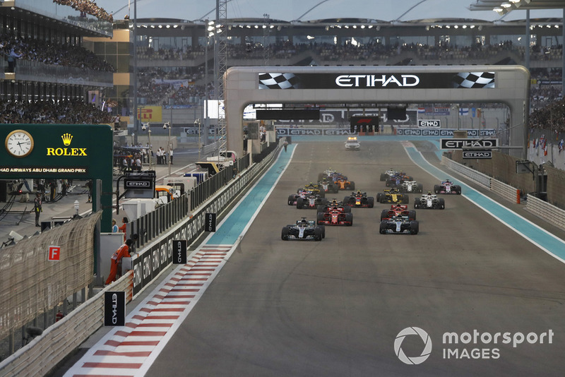 Lewis Hamilton, Mercedes-AMG F1 W09 leads Valtteri Bottas, Mercedes-AMG F1 W09 at the start of the race 