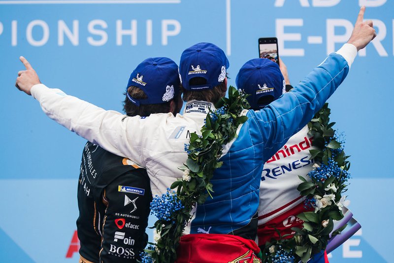 Jérôme d'Ambrosio, Mahindra Racing takes a selfie with Antonio Felix da Costa, BMW I Andretti Motorsports, Jean-Eric Vergne, DS TECHEETAH on the podium