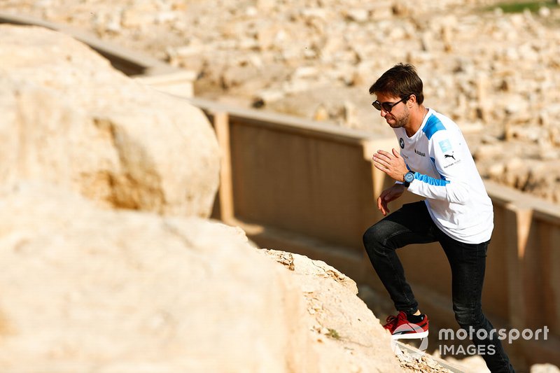 Antonio Felix da Costa, BMW I Andretti Motorsports, climbs a cliff