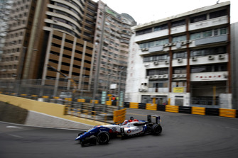 Sacha Fenestraz, Carlin