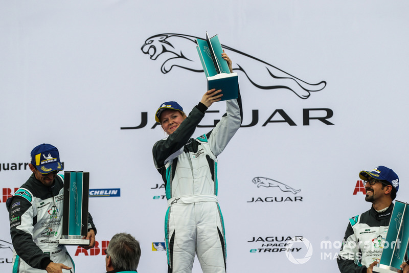 Ganador de la clase AM, Alice Powell, Jaguar VIP