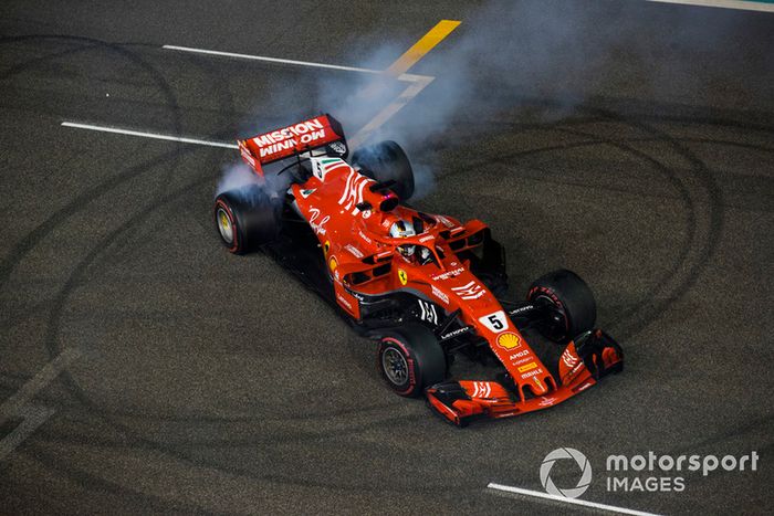Sebastian Vettel, Ferrari, hacen donas al final