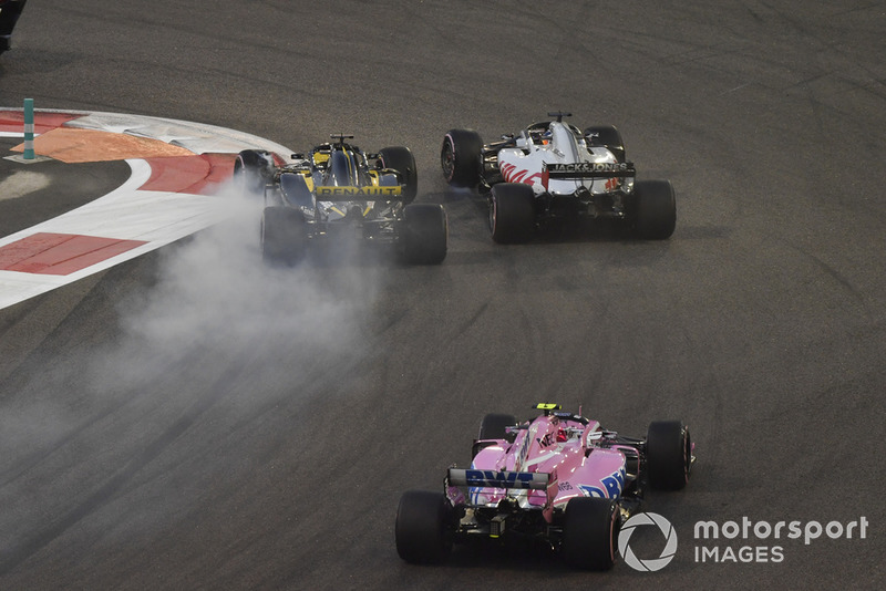 Nico Hulkenberg, Renault Sport F1 Team R.S. 18 et Romain Grosjean, Haas F1 Team VF-18 en lutte au premier tour