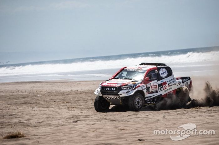#301 Toyota Gazoo Racing Toyota Hilux: Nasser Al-Attiyah, Matthieu Baumel