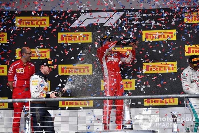 Podio: segundo lugar Max Verstappen, Red Bull Racing, ganador de la carrera Kimi Raikkonen, Ferrari y tercer lugar Lewis Hamilton, Mercedes AMG F1