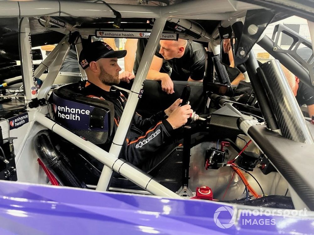 Denny Hamlin wins pole for NASCAR Cup Series' first street race in downtown  Chicago