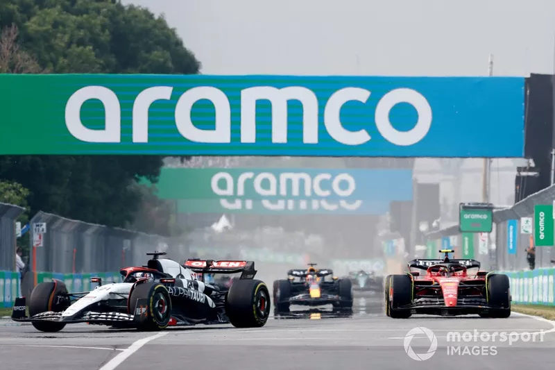 Nyck de Vries, AlphaTauri AT04, Carlos Sainz, Ferrari SF-23, Max Verstappen, Red Bull Racing RB19