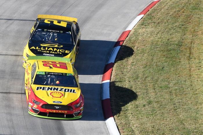 Joey Logano, Team Penske, Ford Mustang Shell Pennzoil, Brad Keselowski, Team Penske, Ford Mustang Alliance Truck Parts