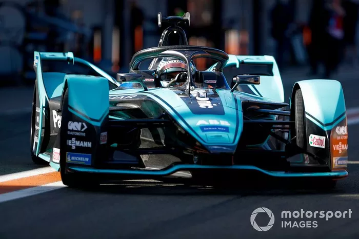 James Calado, Jaguar Racing, Jaguar I-Type 4 in the pit lane