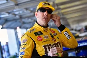 Kyle Busch, Joe Gibbs Racing, Toyota Camry M&M's