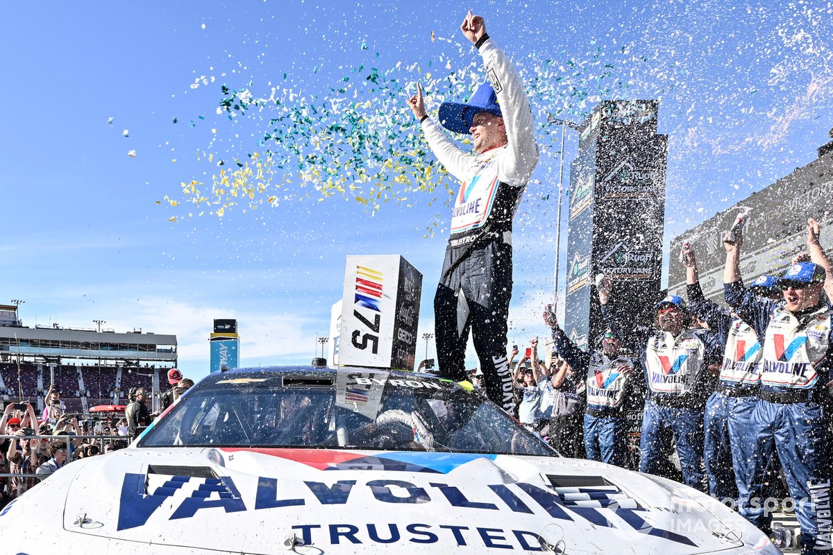 Race winner William Byron, Hendrick Motorsports, Chevrolet Camaro