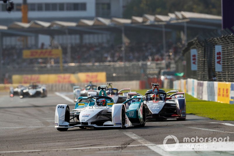 Oliver Turvey, NIO Formula E Team, NIO Sport 004 Robin Frijns, Envision Virgin Racing, Audi e-tron FE05, both in attack mode