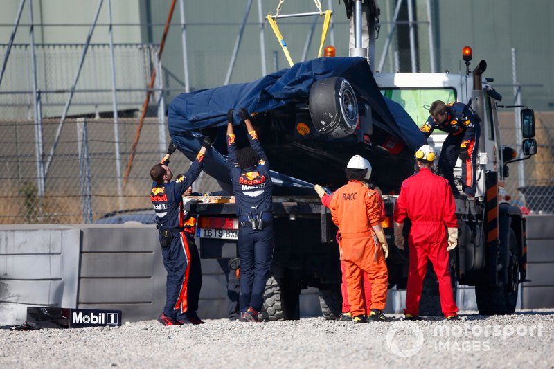 la monoposto incidentata di Pierre Gasly, Red Bull Racing RB15 viene recuperata