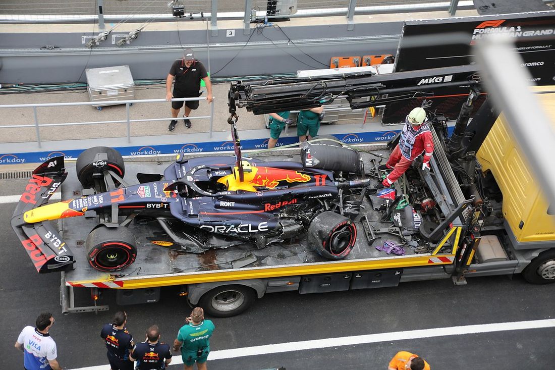 Red Bull Racing RB20 de Sergio Pérez tras su accidente