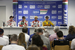 Norbert Michelisz, Honda Racing Team JAS; Rob Huff, Honda Racing Team JAS; José María López, Citroën