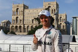Pole for Nico Rosberg, Mercedes AMG Petronas F1 W07