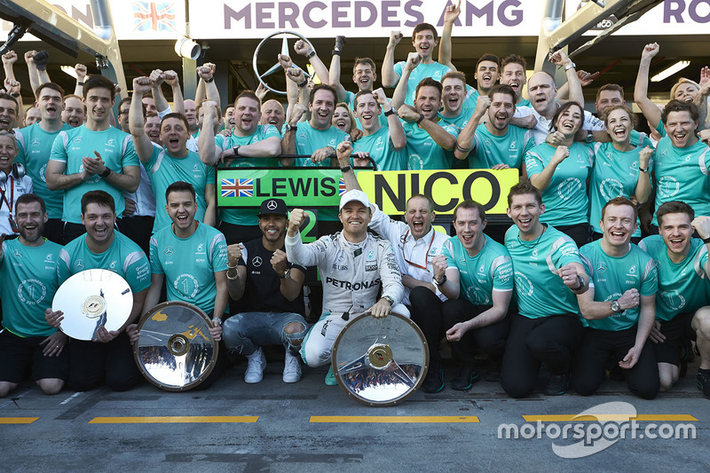 Winner Nico Rosberg, Mercedes AMG F1 Team, second place Lewis Hamilton, Mercedes AMG F1 Team celebra