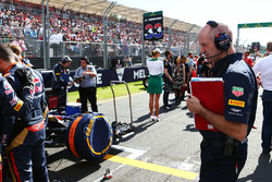 Adrian Newey, Red Bull Racing Chief Technical Officer look at the Scuderia Toro Rosso STR11 of Max V