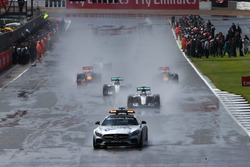 Safety-Car-Start: Lewis Hamilton, Mercedes AMG F1 W07 Hybrid, führt