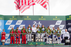 LMGTE-Pro-Podium: 1. #68 Ford Chip Ganassi Racing, Ford GT: Joey Hand, Dirk Müller, Sébastien Bourda