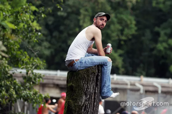 Aliás, não só as arquibancadas.