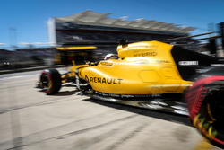 Kevin Magnussen, Renault Sport F1 Team R.S.16 quitte les stands