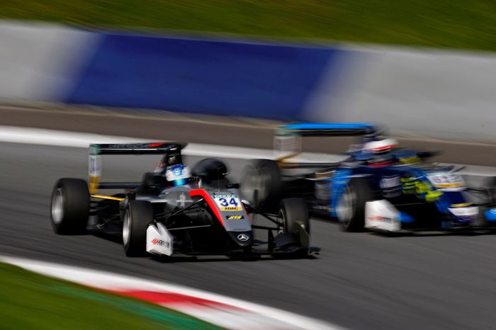 Jake Hughes, Hitech Grand Prix, Dallara F317 - Mercedes-Benz