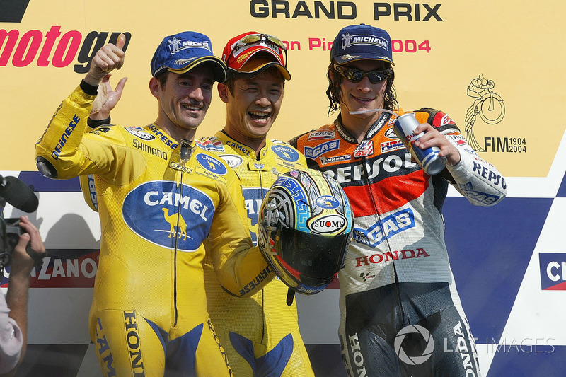 Podium: race winner Makoto Tamada, Honda, second place Max Biaggi, Honda, third place Nicky Hayden, 