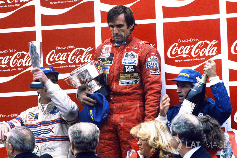 Podium : le vainqueur Carlos Reutemann, Williams, le second Jacques Laffite, Talbot Ligier Matra, le troisième Nigel Mansell, Team Lotus