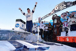 Race winner Brad Keselowski, Team Penske Ford